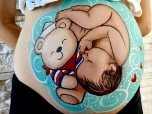 As pinturas são feitas com tintas laváveis, pois não são tóxicas